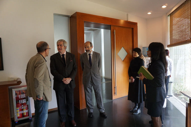 西班牙驻华大使瓦伦西亚、西班牙驻广州总领事戈麦斯来访广东美术馆。 (2).jpg