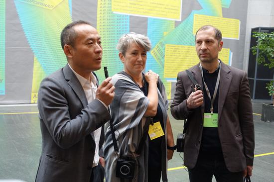 策展人(左起):张尕, 安琪莉可·斯班尼克,菲利普·齐格勒