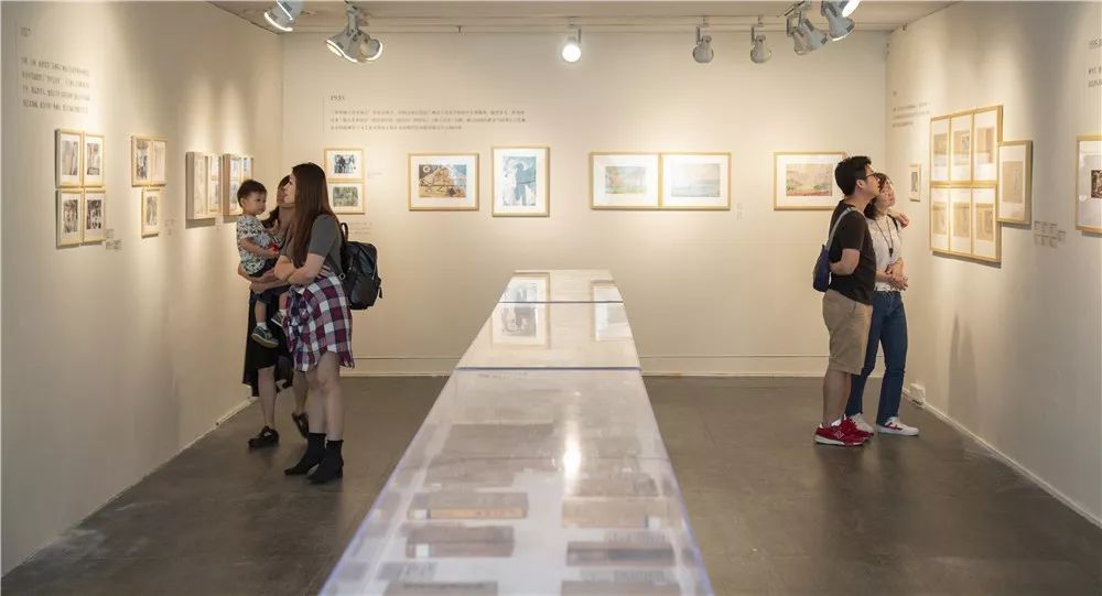 广州市立美术学校文献展现场 (1).jpg